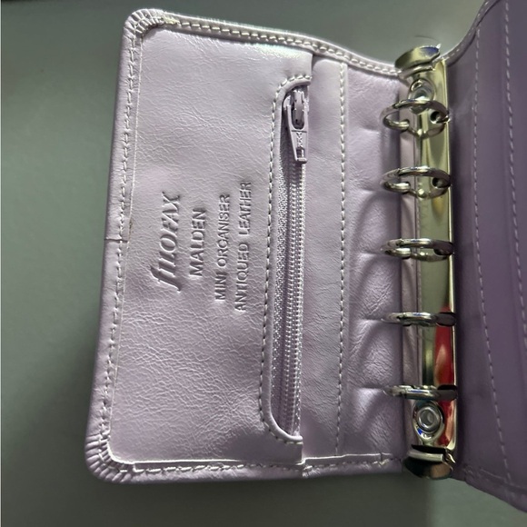filoFAX Lilac Compact Planner Wallet - Light Purple - Picture 3 of 8